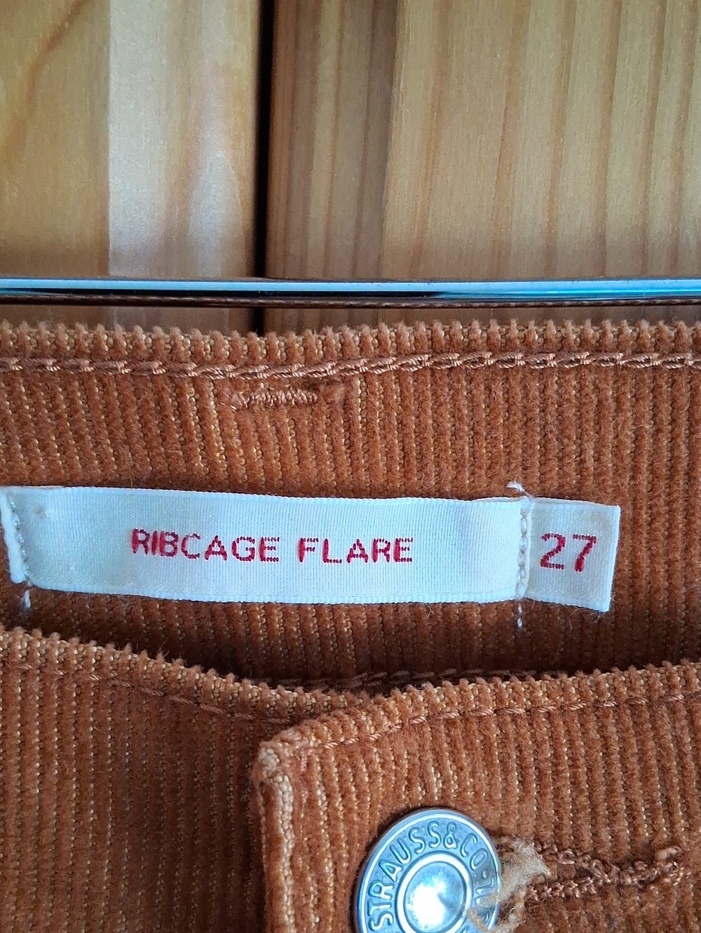 Levi's Premium Button Fly Rust Corduroy Boho Western Ribcage Flare Pants Sz 27 - Picture 3 of 10